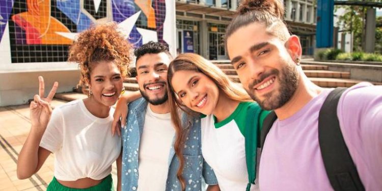 Mientras es bachiller, sea también universitario