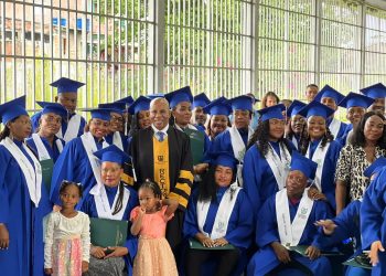 Por primera vez Rector de la UTCH y Ministra de Educación, gradúan nuevos profesionales en Trabajo Social en el municipio de Nuquí.