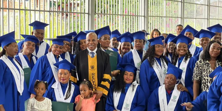 Por primera vez Rector de la UTCH y Ministra de Educación, gradúan nuevos profesionales en Trabajo Social en el municipio de Nuquí.